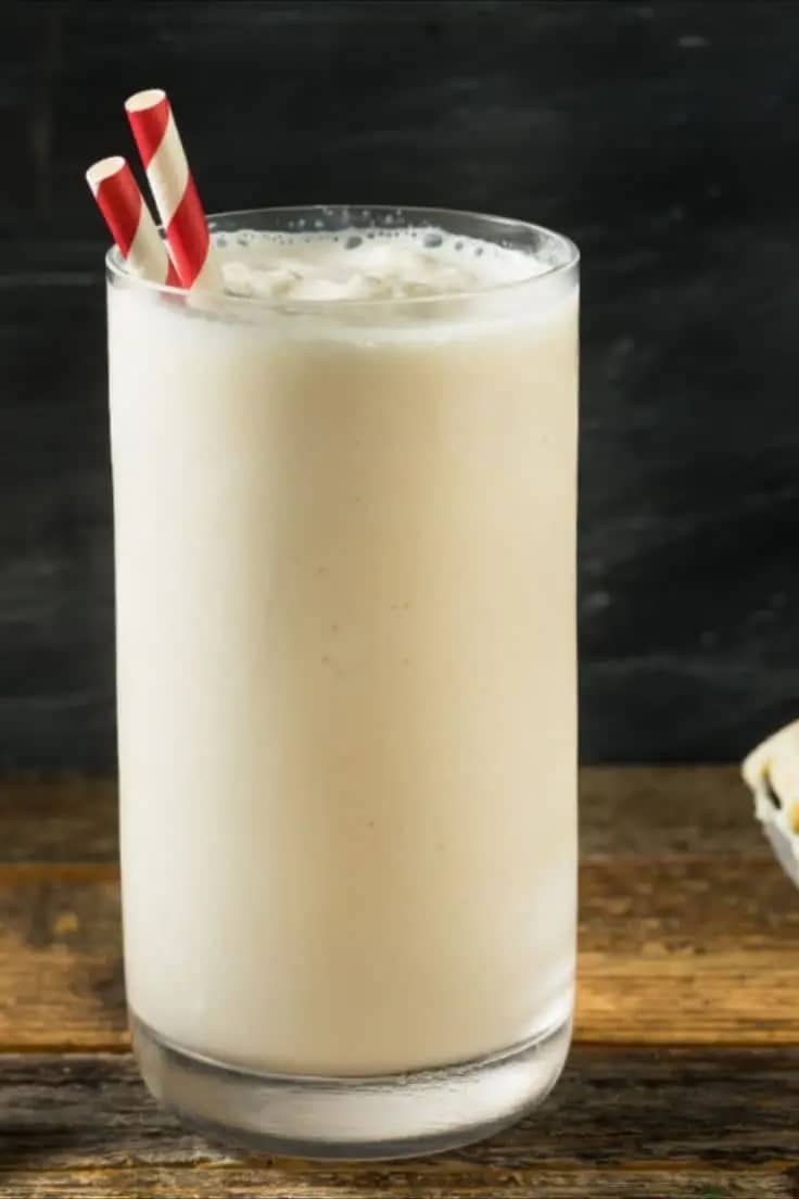 густой молочный коктейль из коровьего молока и пломбира без добавок